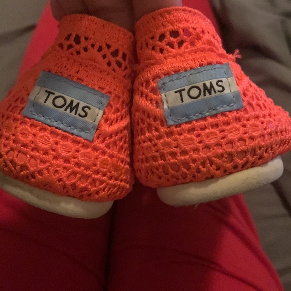 Toms - Picture 2 of 4